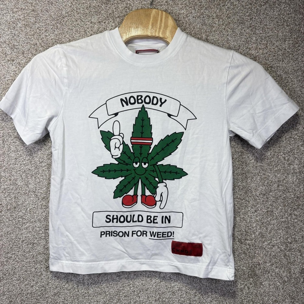 CHNGE Shirt Womens Medium White Nobody In Prison For Weed Graphic Tee Activism